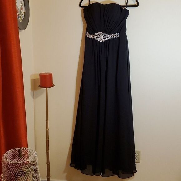 Black strapless maxi evening gown with jeweled embellishment size 8 - Picture 3 of 13